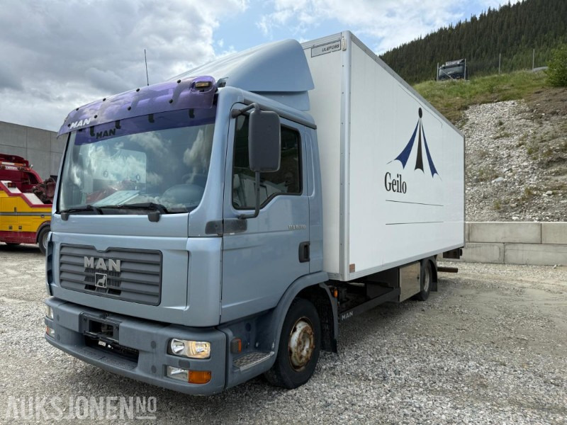 2005 MAN TGL 8.180 skapbil med løftelem - Kapalı kasa kamyon: fotoğraf 1 2005 MAN TGL 8.180 skapbil med løftelem - Kapalı kasa kamyon: fotoğraf 1