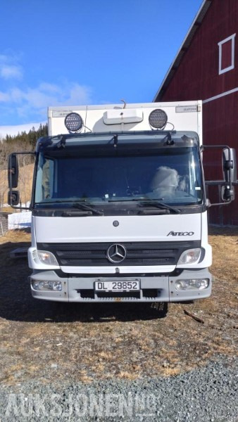 2006 Mercedes-Benz 818/33AT 7,5 skapbil ryggekamera s+v dekk kjetting - Kapalı kasa kamyon: fotoğraf 2 2006 Mercedes-Benz 818/33AT 7,5 skapbil ryggekamera s+v dekk kjetting - Kapalı kasa kamyon: fotoğraf 2