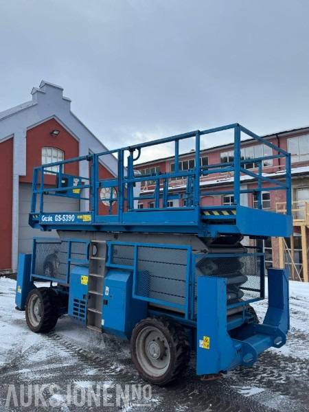 2007 Genie 5390 SAKSELIFT - 2707 Timer - Araçüstü platform: fotoğraf 2 2007 Genie 5390 SAKSELIFT - 2707 Timer - Araçüstü platform: fotoğraf 2