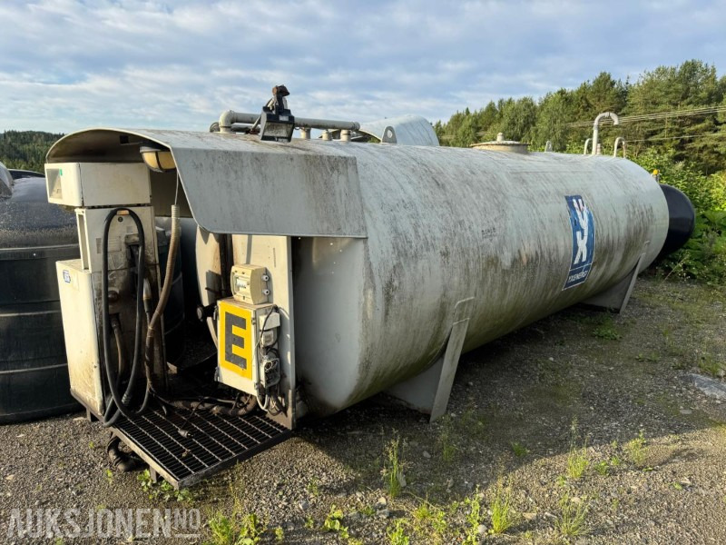 2007 Tankanlegg med pumpe og opplegg for kortleser 19900 liter - İnşaat ekipmanı: fotoğraf 1 2007 Tankanlegg med pumpe og opplegg for kortleser 19900 liter - İnşaat ekipmanı: fotoğraf 1