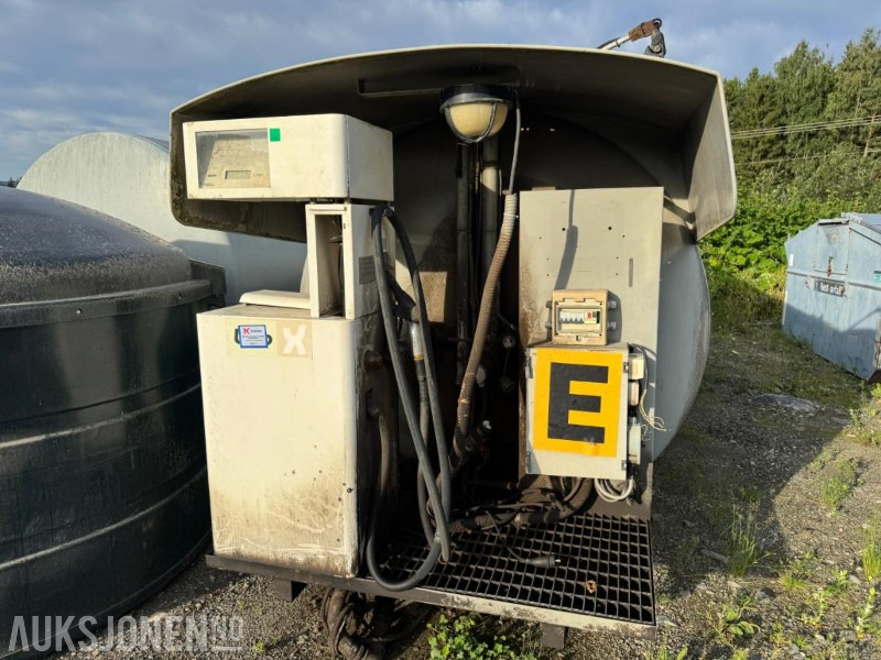 2007 Tankanlegg med pumpe og opplegg for kortleser 19900 liter - İnşaat ekipmanı: fotoğraf 2 2007 Tankanlegg med pumpe og opplegg for kortleser 19900 liter - İnşaat ekipmanı: fotoğraf 2