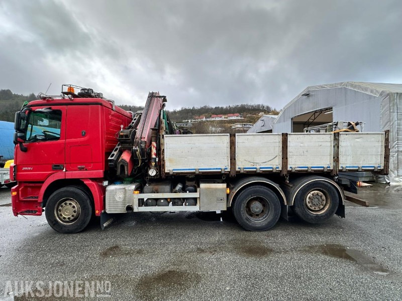 2009 Mercedes-Benz 2551L/42 6X2M Kranbil m/Fassi F235XP kran | Luft foran og bak | Krok og plan, 305520km - Vinçli kamyon: fotoğraf 2 2009 Mercedes-Benz 2551L/42 6X2M Kranbil m/Fassi F235XP kran | Luft foran og bak | Krok og plan, 305520km - Vinçli kamyon: fotoğraf 2
