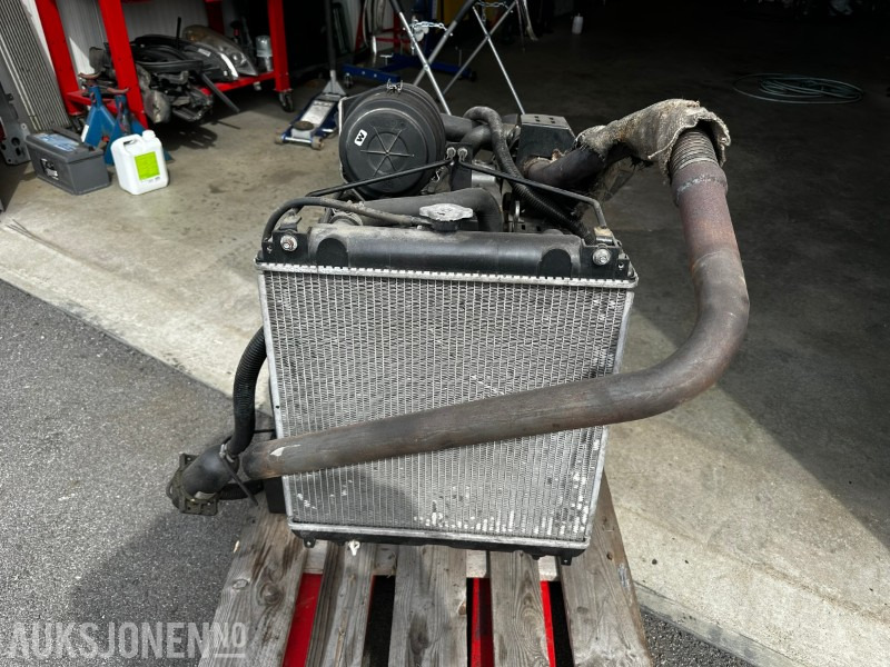 2010 Yanmar 4TNV84T-GGEH - İnşaat ekipmanı: fotoğraf 4 2010 Yanmar 4TNV84T-GGEH - İnşaat ekipmanı: fotoğraf 4