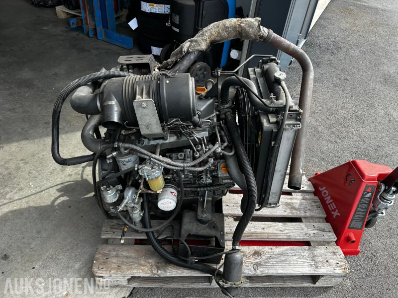 2010 Yanmar 4TNV84T-GGEH - İnşaat ekipmanı: fotoğraf 1 2010 Yanmar 4TNV84T-GGEH - İnşaat ekipmanı: fotoğraf 1