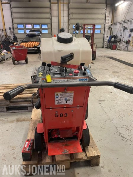 2012 Husqvarna FS524 selvgående gulvsag - İnşaat ekipmanı: fotoğraf 4 2012 Husqvarna FS524 selvgående gulvsag - İnşaat ekipmanı: fotoğraf 4