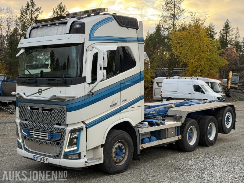 2013 Volvo FH16 750 8X4 - 430 000km - Krokbil - Kran hydraulikk - Brøyteplate - Kancalı yükleyici kamyon: fotoğraf 1 2013 Volvo FH16 750 8X4 - 430 000km - Krokbil - Kran hydraulikk - Brøyteplate - Kancalı yükleyici kamyon: fotoğraf 1