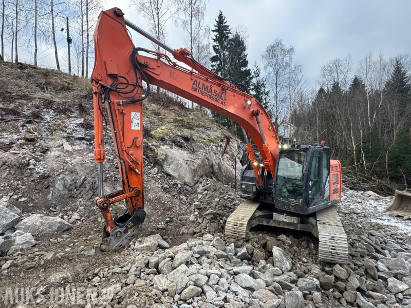 2014 Hitachi ZX225USLC-5B Beltegraver med tiltrotator og pusseskuffe - Ekskavatör: fotoğraf 2 2014 Hitachi ZX225USLC-5B Beltegraver med tiltrotator og pusseskuffe - Ekskavatör: fotoğraf 2