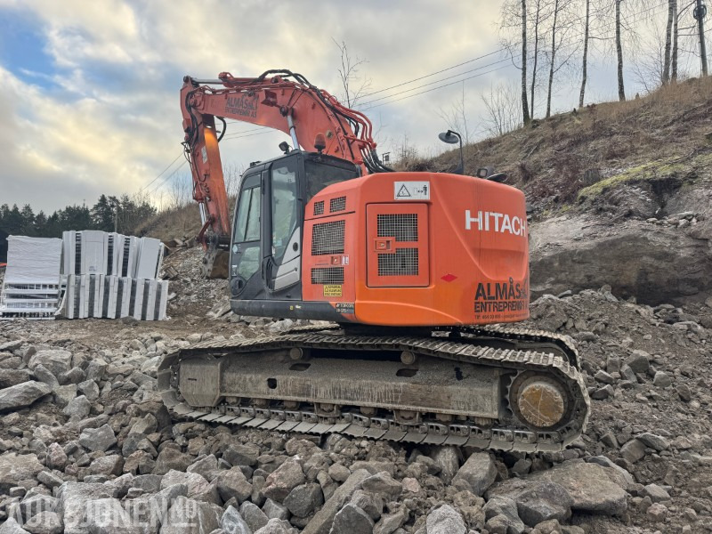 2014 Hitachi ZX225USLC-5B Beltegraver med tiltrotator og pusseskuffe - Ekskavatör: fotoğraf 5 2014 Hitachi ZX225USLC-5B Beltegraver med tiltrotator og pusseskuffe - Ekskavatör: fotoğraf 5