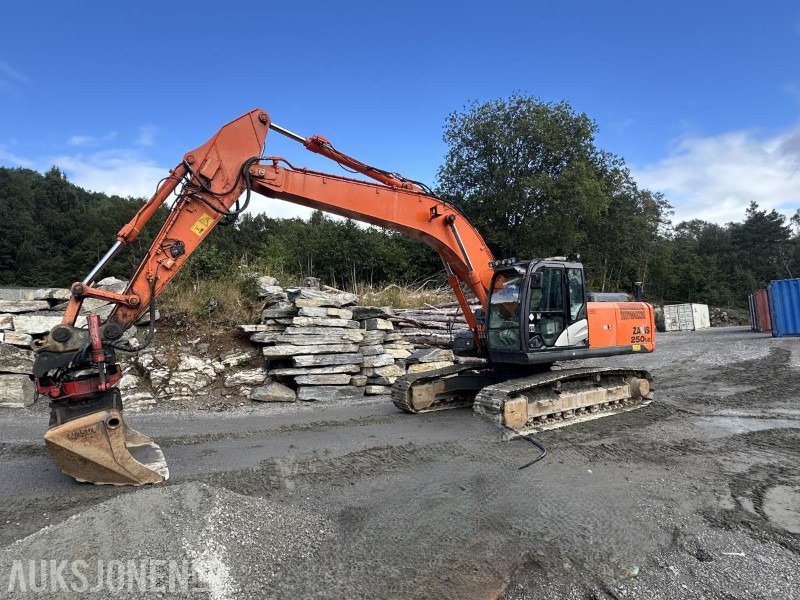 2014 Hitachi ZX250LC-5B Gravemaskin - 10741 Timer - Tiltrotator - Sentralsmøring - Bunkringspumpe - GPS - 2 Skuffer - Ekskavatör: fotoğraf 3 2014 Hitachi ZX250LC-5B Gravemaskin - 10741 Timer - Tiltrotator - Sentralsmøring - Bunkringspumpe - GPS - 2 Skuffer - Ekskavatör: fotoğraf 3