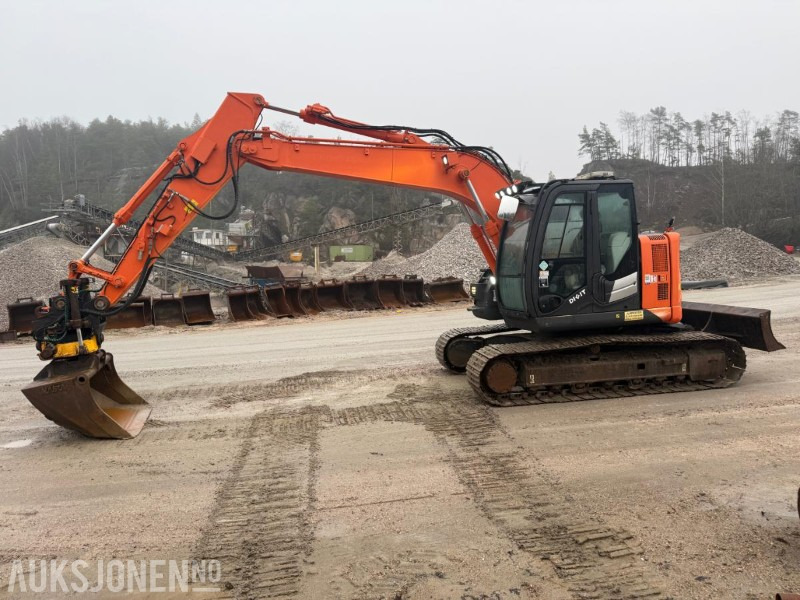 2014 Hitachi Zaxis 135us BELTEGRAVER ENGCON TILTROTATOR SERVICEHISTORIKK SENTRALSMØRING 2 SKUFFER - Ekskavatör: fotoğraf 3 2014 Hitachi Zaxis 135us BELTEGRAVER ENGCON TILTROTATOR SERVICEHISTORIKK SENTRALSMØRING 2 SKUFFER - Ekskavatör: fotoğraf 3