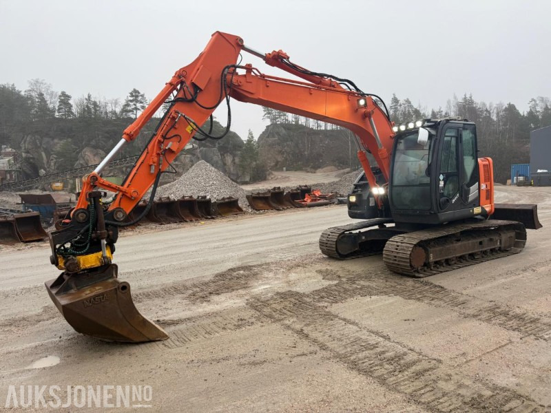 2014 Hitachi Zaxis 135us BELTEGRAVER ENGCON TILTROTATOR SERVICEHISTORIKK SENTRALSMØRING 2 SKUFFER - Ekskavatör: fotoğraf 1 2014 Hitachi Zaxis 135us BELTEGRAVER ENGCON TILTROTATOR SERVICEHISTORIKK SENTRALSMØRING 2 SKUFFER - Ekskavatör: fotoğraf 1