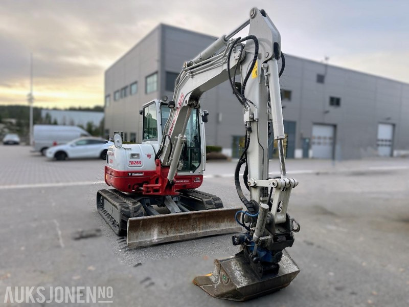 2014 TAKEUCHI TB260 MINIGRAVER SMP TILTROTATOR OG S40 HK FESTE PLANERINGSSKUFF - Mini ekskavatör: fotoğraf 3 2014 TAKEUCHI TB260 MINIGRAVER SMP TILTROTATOR OG S40 HK FESTE PLANERINGSSKUFF - Mini ekskavatör: fotoğraf 3
