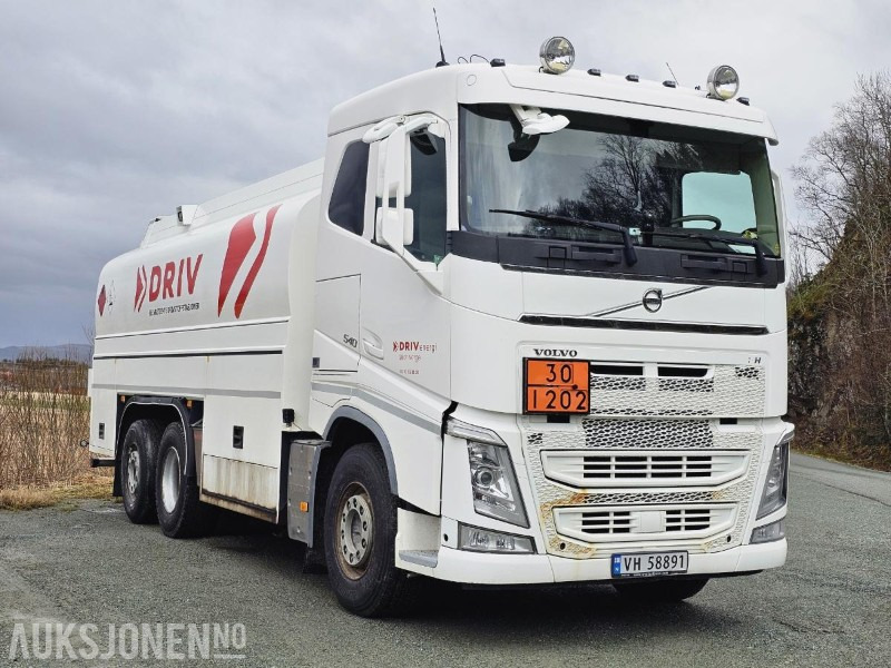2014 Volvo FH 540 6x2 med tankpåbygg med fem rom - Tanker kamyon: fotoğraf 3 2014 Volvo FH 540 6x2 med tankpåbygg med fem rom - Tanker kamyon: fotoğraf 3