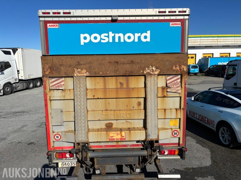2015 Renault Trucks D12. Skapbil med bakløfter. - Kapalı kasa kamyon: fotoğraf 4 2015 Renault Trucks D12. Skapbil med bakløfter. - Kapalı kasa kamyon: fotoğraf 4