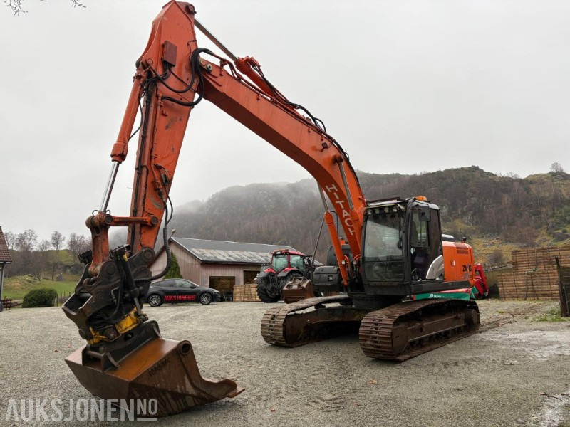 2016 Hitachi ZX210LC-5B med Engcon tiltrotator, planeringsskuffe og Gjerstad graveskuff - Ekskavatör: fotoğraf 2 2016 Hitachi ZX210LC-5B med Engcon tiltrotator, planeringsskuffe og Gjerstad graveskuff - Ekskavatör: fotoğraf 2