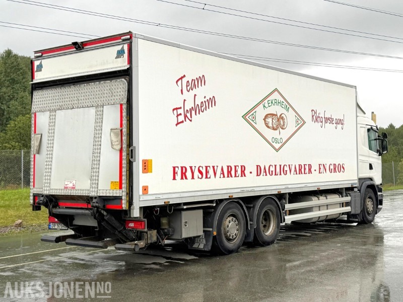 2016 Scania G450 med 2-soners kjøl- og frys, kun 1 eier! Gullavtale, Zepro, Onspot kjettinger, ryggekamera - Kapalı kasa kamyon: fotoğraf 5 2016 Scania G450 med 2-soners kjøl- og frys, kun 1 eier! Gullavtale, Zepro, Onspot kjettinger, ryggekamera - Kapalı kasa kamyon: fotoğraf 5