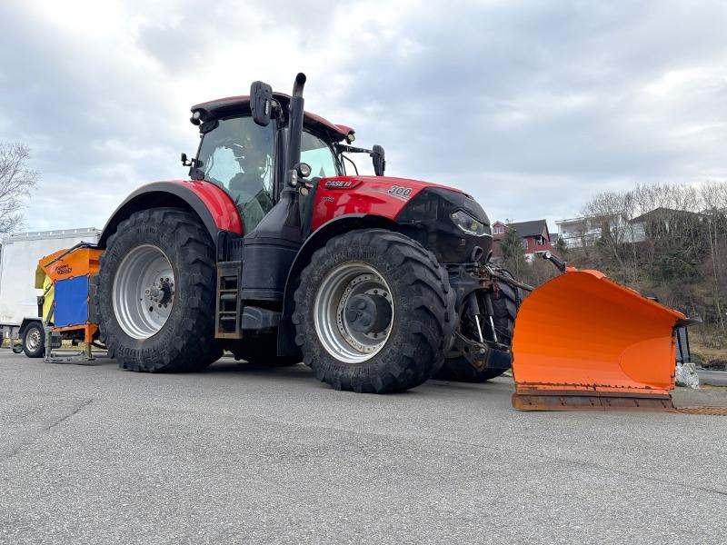 2016 mod CASE IH Optum 300CVX med Pronar PUV-3300M V-plog og Kupper Weiser strøkasse - Traktör: fotoğraf 2 2016 mod CASE IH Optum 300CVX med Pronar PUV-3300M V-plog og Kupper Weiser strøkasse - Traktör: fotoğraf 2