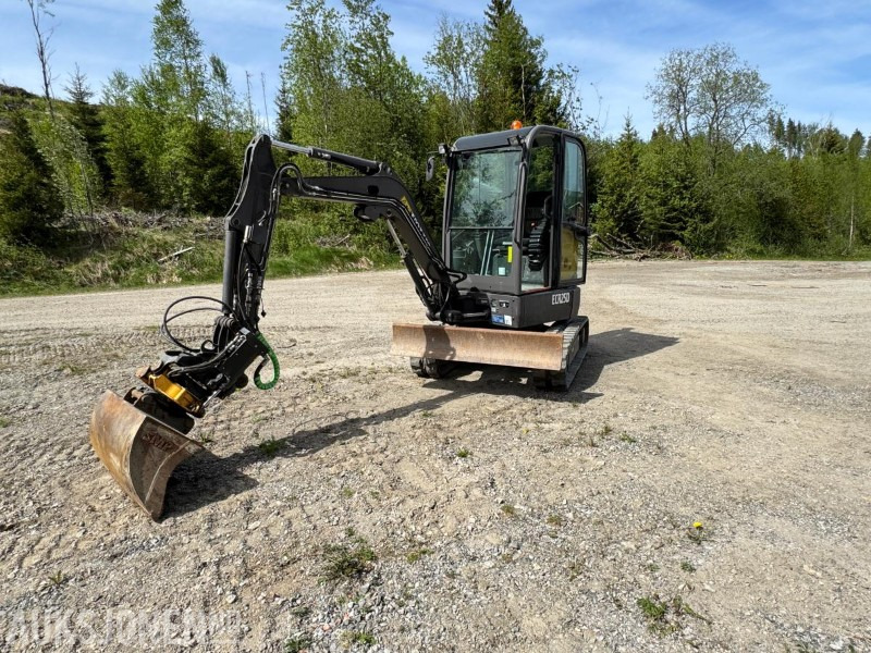 2017 Volvo ECR25D m/Engcon tiltrotator, SE-klype, 3 skuffer, vibroplate, 891 timer, Minigraver - Mini ekskavatör: fotoğraf 3 2017 Volvo ECR25D m/Engcon tiltrotator, SE-klype, 3 skuffer, vibroplate, 891 timer, Minigraver - Mini ekskavatör: fotoğraf 3