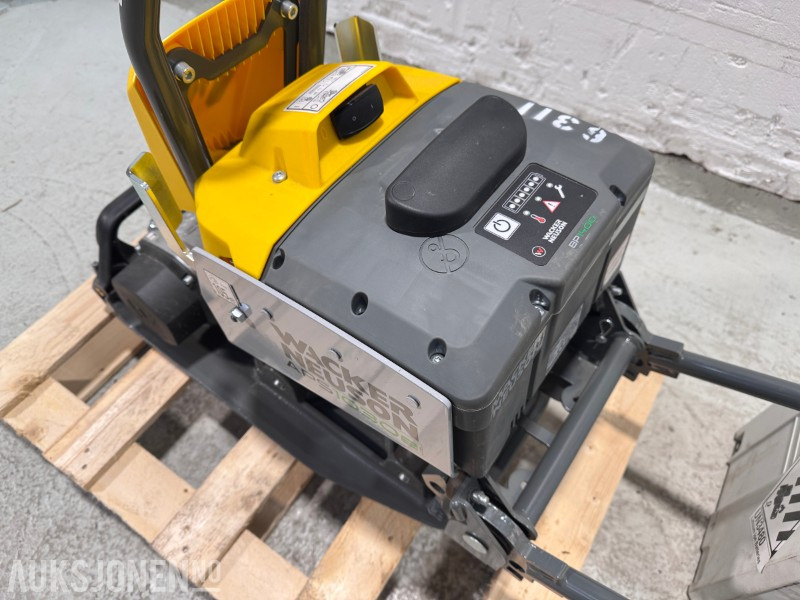 2022 Wacker Neuson APS1030e - 50 KG EL VIBROPLATE /m Batteri og lader - Silindir makinesi: fotoğraf 2 2022 Wacker Neuson APS1030e - 50 KG EL VIBROPLATE /m Batteri og lader - Silindir makinesi: fotoğraf 2