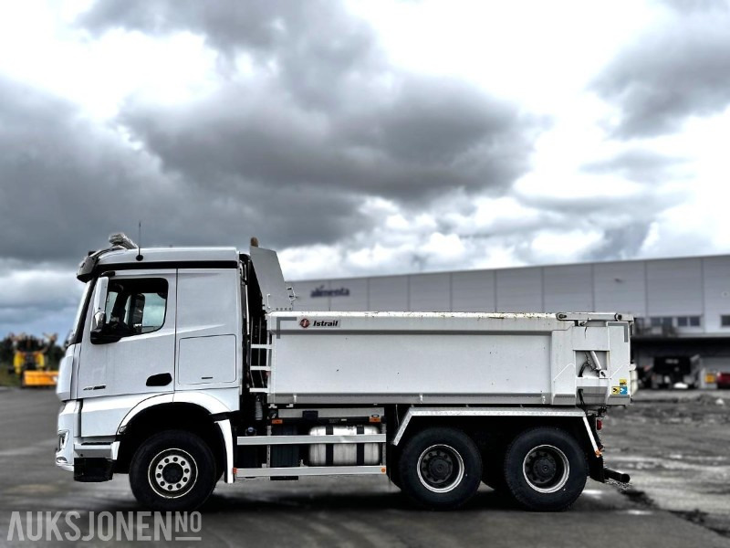 2023 Mercedes-Benz Arocs tippbil m/ Istrail tippkasse – 53 374 km - Damperli kamyon: fotoğraf 2 2023 Mercedes-Benz Arocs tippbil m/ Istrail tippkasse – 53 374 km - Damperli kamyon: fotoğraf 2