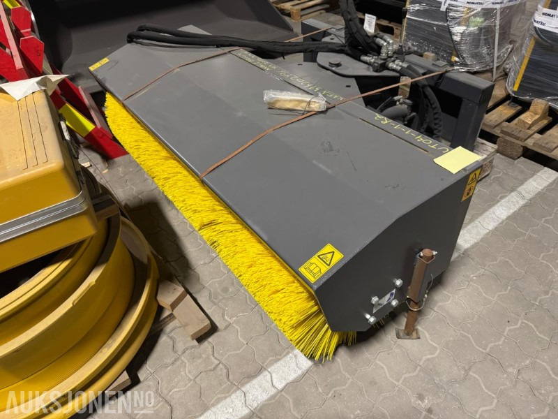 2018 Manitou Hyd Angeled Broom - Hydraulisk sving kost - Ataşman - İş makinaları: fotoğraf 3 2018 Manitou Hyd Angeled Broom - Hydraulisk sving kost - Ataşman - İş makinaları: fotoğraf 3