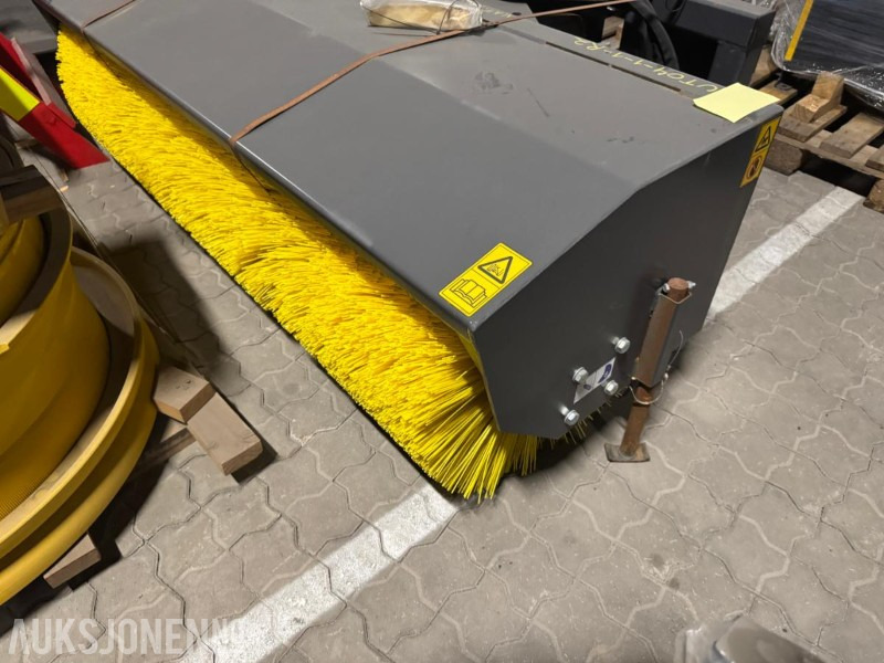 2018 Manitou Hyd Angeled Broom - Hydraulisk sving kost - Ataşman - İş makinaları: fotoğraf 4 2018 Manitou Hyd Angeled Broom - Hydraulisk sving kost - Ataşman - İş makinaları: fotoğraf 4