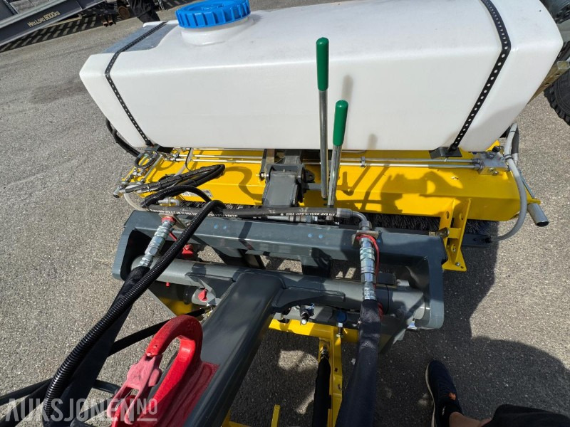2024 Andre Tuchel-Sweep PLUS 590 – ny kostemaskin med vanntank, sidebørste og Kramer-feste - Ataşman - İş makinaları: fotoğraf 5 2024 Andre Tuchel-Sweep PLUS 590 – ny kostemaskin med vanntank, sidebørste og Kramer-feste - Ataşman - İş makinaları: fotoğraf 5