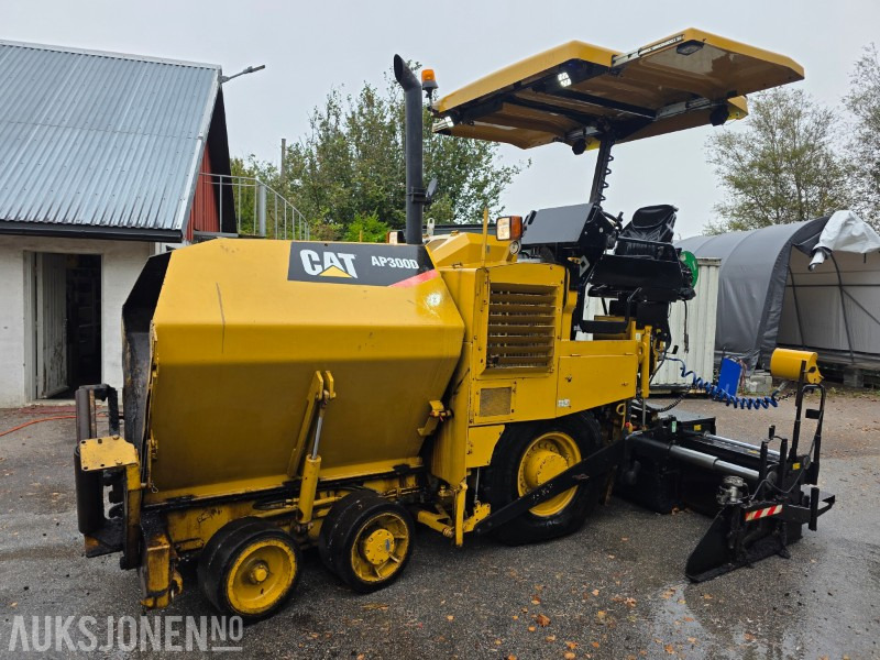 2015 Cat Utlegger AP300D - Vibrasjonsscreed - Hydraulisk løft av mateskruer - Overhalt strømgenerator - Endüstriyel makine: fotoğraf 2 2015 Cat Utlegger AP300D - Vibrasjonsscreed - Hydraulisk løft av mateskruer - Overhalt strømgenerator - Endüstriyel makine: fotoğraf 2
