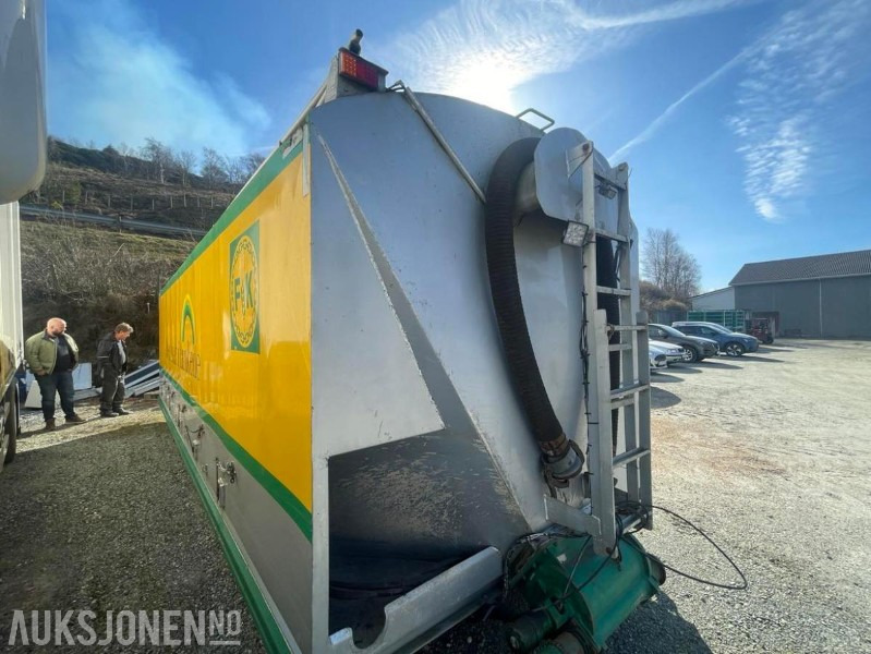2005 Tank til mel og korn - Bulk-transport - 35 000 liter - Tipp kydraulikk - 7 rom - Kamera - Sluser - Hjelperamme. - Kamyon: fotoğraf 4 2005 Tank til mel og korn - Bulk-transport - 35 000 liter - Tipp kydraulikk - 7 rom - Kamera - Sluser - Hjelperamme. - Kamyon: fotoğraf 4