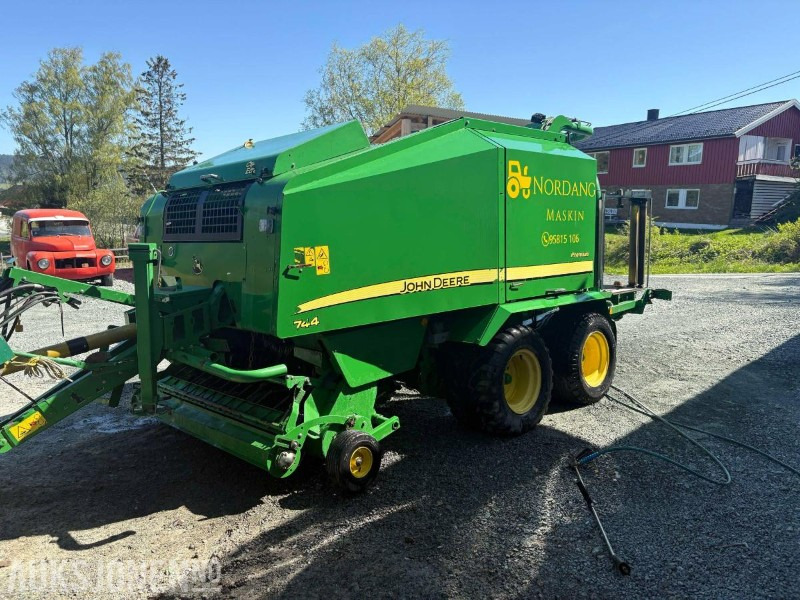 2012 Rundballepresse - John Deere 744 - Tarım araçları: fotoğraf 1 2012 Rundballepresse - John Deere 744 - Tarım araçları: fotoğraf 1