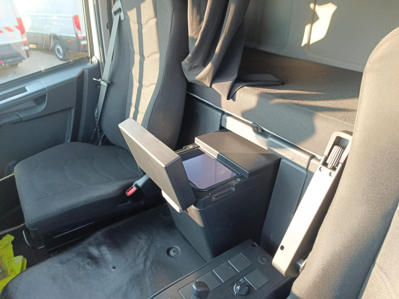 IVECO Eurocargo 140E25P - Sal/ Açık kasa kamyon: fotoğraf 4 IVECO Eurocargo 140E25P - Sal/ Açık kasa kamyon: fotoğraf 4