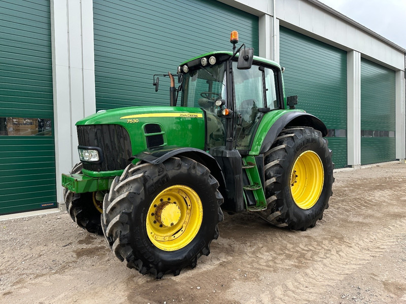 John Deere 7530 - Traktör: fotoğraf 1 John Deere 7530 - Traktör: fotoğraf 1