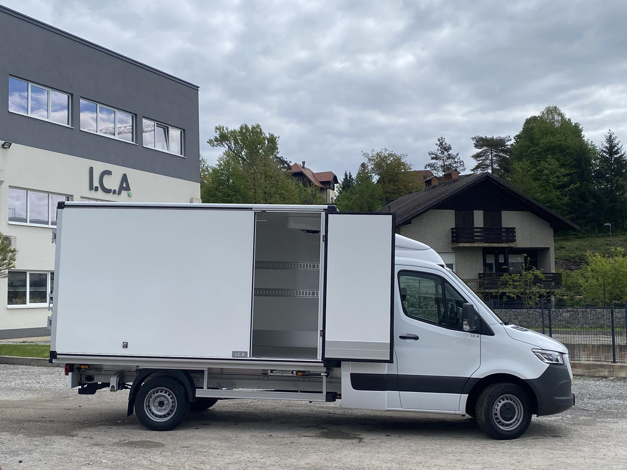 MERCEDES BENZ SPRINTER 317 CDI | DOPPELREGIME TIEFKÜHLKOFFER + BACKSLEEPER - Frigorifik kamyonet: fotoğraf 4 MERCEDES BENZ SPRINTER 317 CDI | DOPPELREGIME TIEFKÜHLKOFFER + BACKSLEEPER - Frigorifik kamyonet: fotoğraf 4