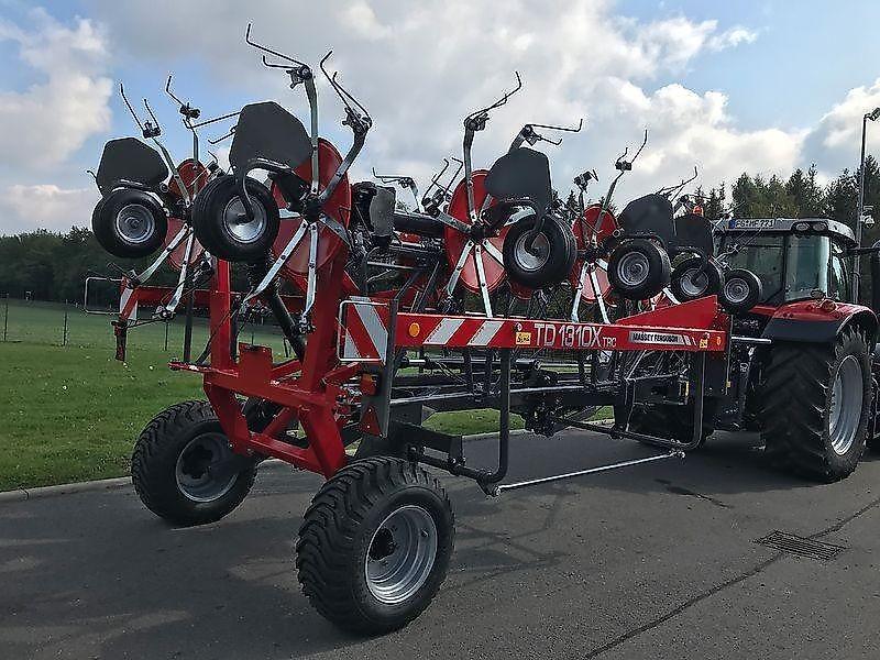 Massey Ferguson MF TD 1310 X TRC / Lotus 1250 Profi - Ot toplama tırmığı: fotoğraf 2 Massey Ferguson MF TD 1310 X TRC / Lotus 1250 Profi - Ot toplama tırmığı: fotoğraf 2