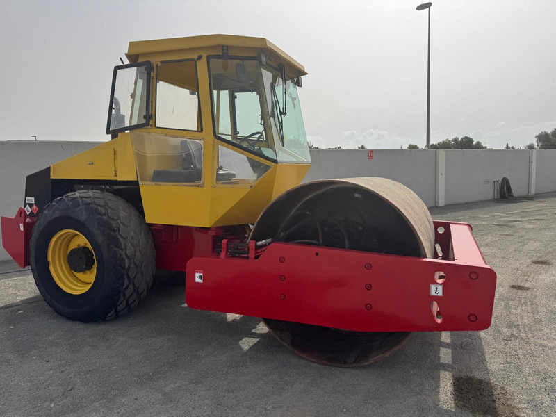 Dynapac CA250D - Silindir makinesi: fotoğraf 1 Dynapac CA250D - Silindir makinesi: fotoğraf 1