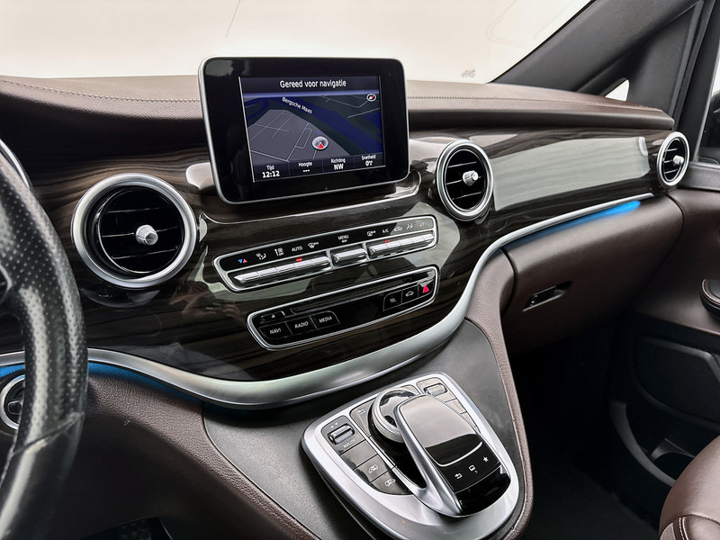 Mercedes-Benz V-Klasse 220d Lang Avantgarde Edition 8 Persoons incl. BPM Elektr schuifdeuren Nappa Leder Pano 8 zitplaatsen Geel kenteken - Minibüs, Minivan: fotoğraf 5 Mercedes-Benz V-Klasse 220d Lang Avantgarde Edition 8 Persoons incl. BPM Elektr schuifdeuren Nappa Leder Pano 8 zitplaatsen Geel kenteken - Minibüs, Minivan: fotoğraf 5