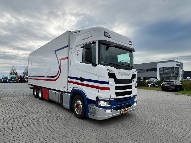 Scania S450 NGT 6x2 Koelwagen Retarder / Dhollandia / Bloenenmaat - Refrijeratör kamyon: fotoğraf 3 Scania S450 NGT 6x2 Koelwagen Retarder / Dhollandia / Bloenenmaat - Refrijeratör kamyon: fotoğraf 3