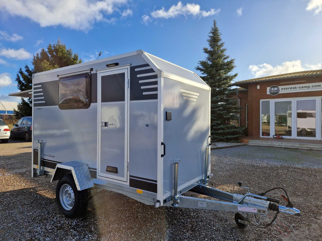 Minicamp Everest Lekki mały kemping camper DMC 600 do 1000kg NOWA - Çekme karavan: fotoğraf 1 Minicamp Everest Lekki mały kemping camper DMC 600 do 1000kg NOWA - Çekme karavan: fotoğraf 1