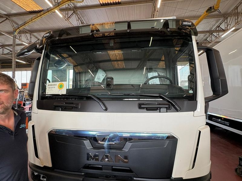 CUBO CON PEDANA 4x2 250hp MAN TGL 12.250 4x2 BL CH - Kapalı kasa kamyon: fotoğraf 3 CUBO CON PEDANA 4x2 250hp MAN TGL 12.250 4x2 BL CH - Kapalı kasa kamyon: fotoğraf 3
