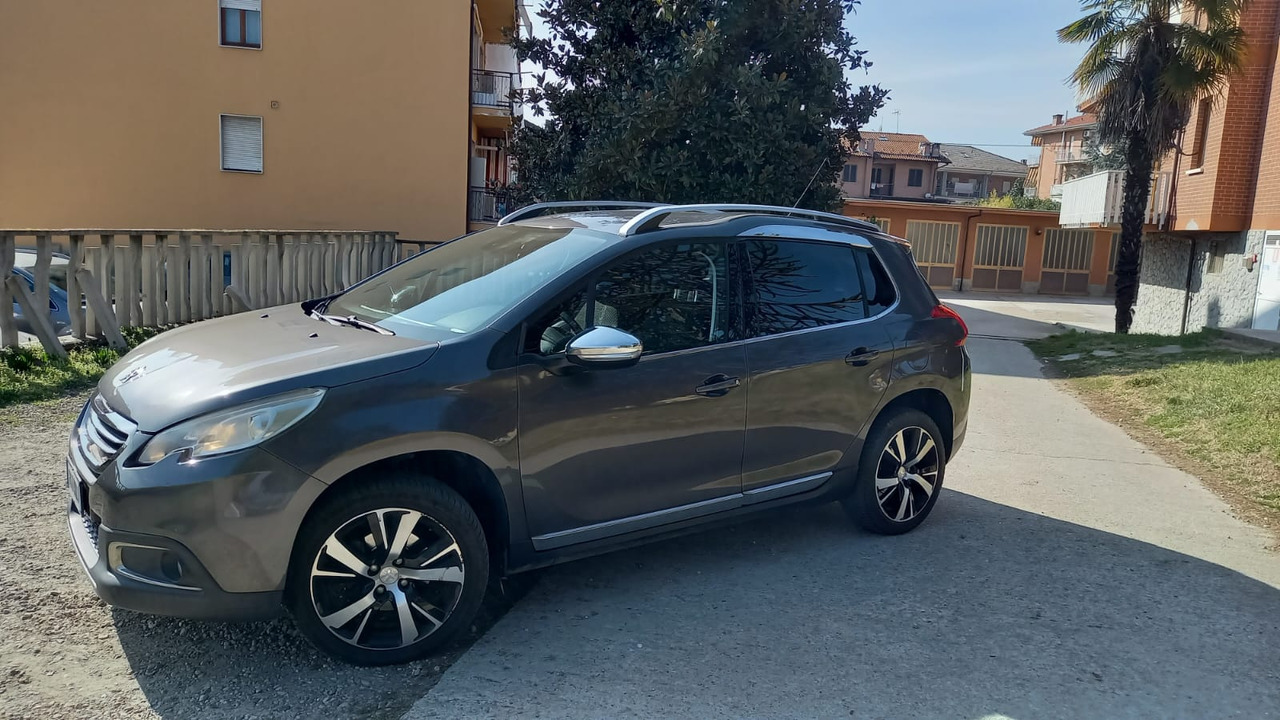 PEUGEOT 2008 - Sedan araba: fotoğraf 2 PEUGEOT 2008 - Sedan araba: fotoğraf 2