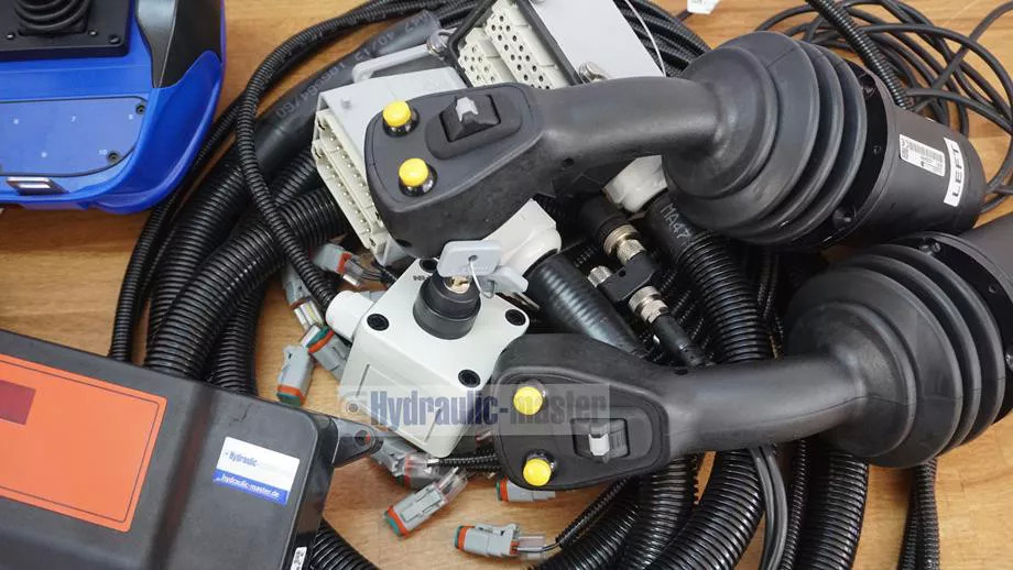 CanBus 2 joysticks with radio control Scanreco G3 12 V Forest crane for Palms Farma BMF KTS - Orman makinaları: fotoğraf 2 CanBus 2 joysticks with radio control Scanreco G3 12 V Forest crane for Palms Farma BMF KTS - Orman makinaları: fotoğraf 2