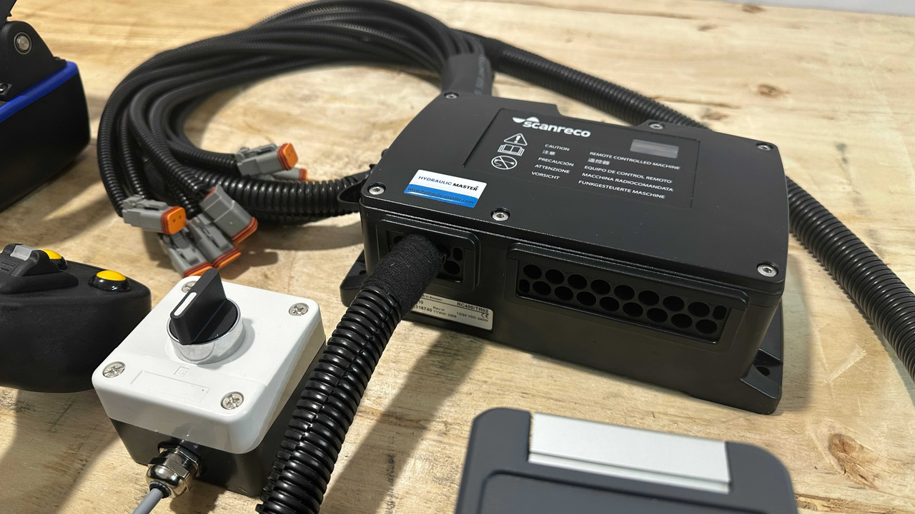 Proportional Valve Walvoil DPX100 with Control Scanreco RC400 and JP Joysticks PWM for Palfinger, Kubota, Kesla - Orman makinaları: fotoğraf 4 Proportional Valve Walvoil DPX100 with Control Scanreco RC400 and JP Joysticks PWM for Palfinger, Kubota, Kesla - Orman makinaları: fotoğraf 4