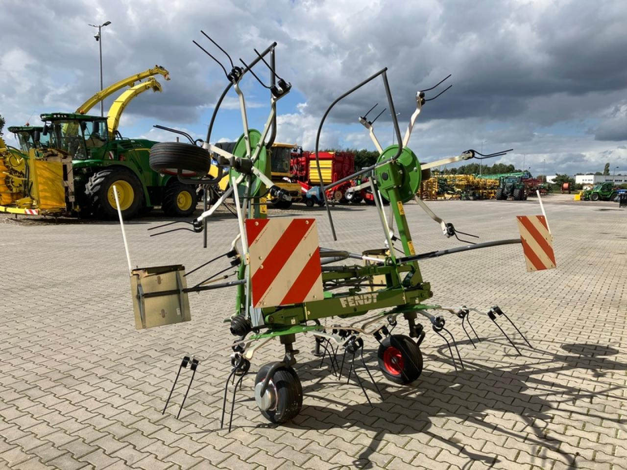 Fendt TWISTER 5204 AKTION - Ot toplama tırmığı: fotoğraf 2 Fendt TWISTER 5204 AKTION - Ot toplama tırmığı: fotoğraf 2