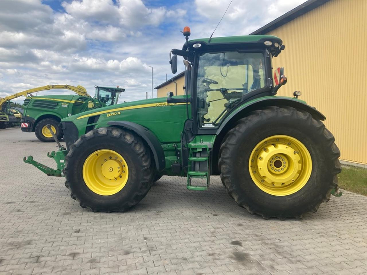 John Deere 8320 R AUTOPOWER - Traktör: fotoğraf 2 John Deere 8320 R AUTOPOWER - Traktör: fotoğraf 2