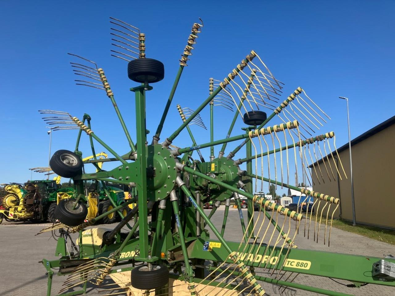 Krone TC880 - Ot toplama tırmığı: fotoğraf 5 Krone TC880 - Ot toplama tırmığı: fotoğraf 5