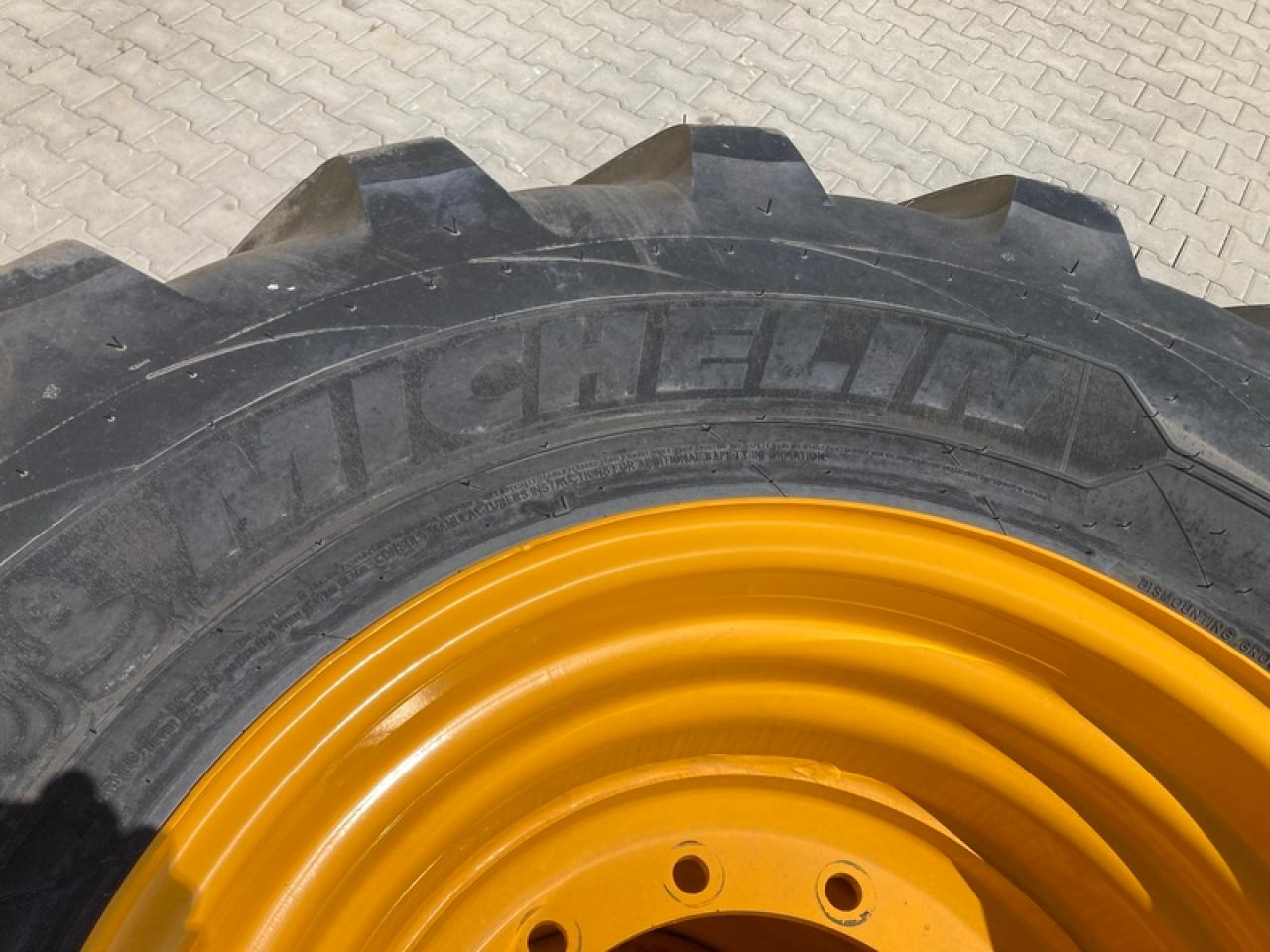 Michelin 620/70R26 VF CFO+ ZU JCB TM 420 - Lastik: fotoğraf 5 Michelin 620/70R26 VF CFO+ ZU JCB TM 420 - Lastik: fotoğraf 5