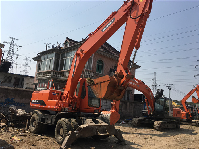 Doosan DH210w-7 wheel excavator - Tekerlekli ekskavatör: fotoğraf 5 Doosan DH210w-7 wheel excavator - Tekerlekli ekskavatör: fotoğraf 5