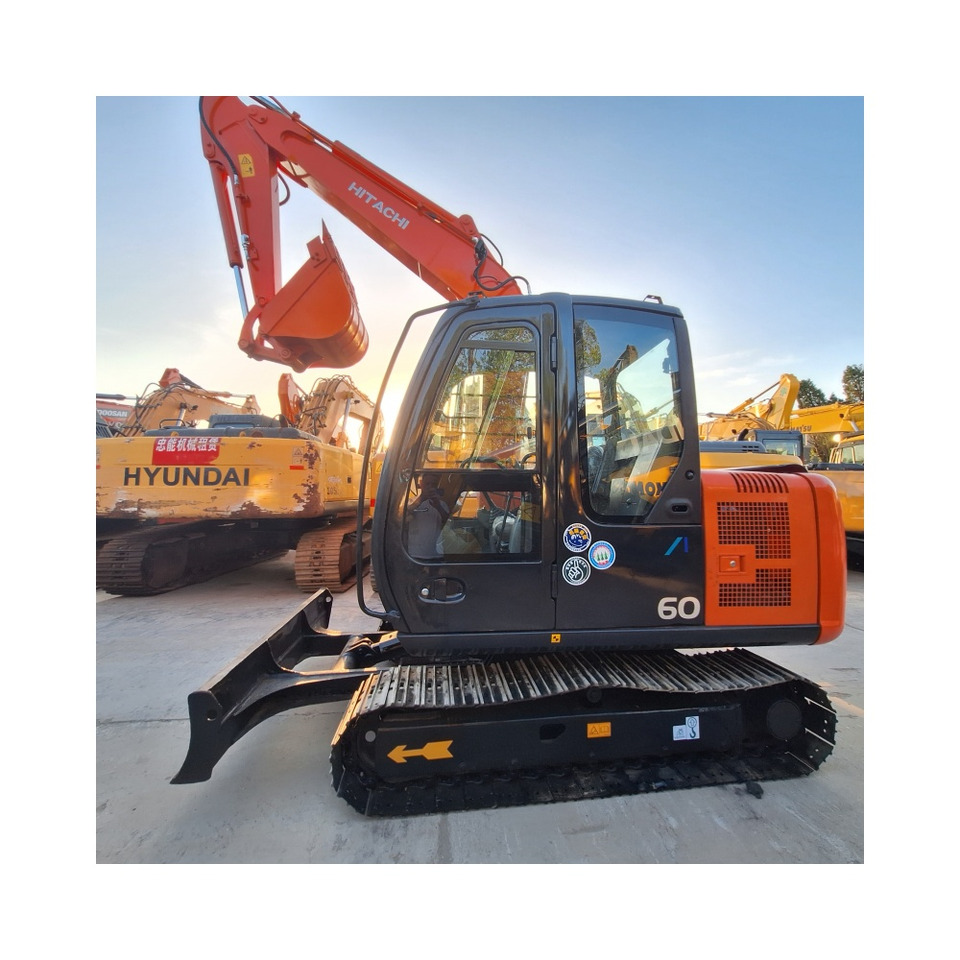 Hitachi ZX60 Excavator - Paletli ekskavatör: fotoğraf 1 Hitachi ZX60 Excavator - Paletli ekskavatör: fotoğraf 1