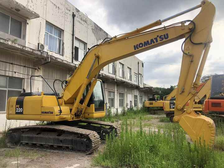 Paletli ekskavatör Komatsu PC220-7: fotoğraf 6