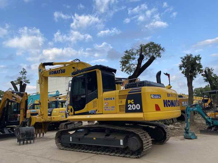 Used Excavators Komatsu PC200-8 Second Hand Crawler Digger komatsu pc200-8 pc220-8 with fast delivery for Sale - Paletli ekskavatör: fotoğraf 3 Used Excavators Komatsu PC200-8 Second Hand Crawler Digger komatsu pc200-8 pc220-8 with fast delivery for Sale - Paletli ekskavatör: fotoğraf 3
